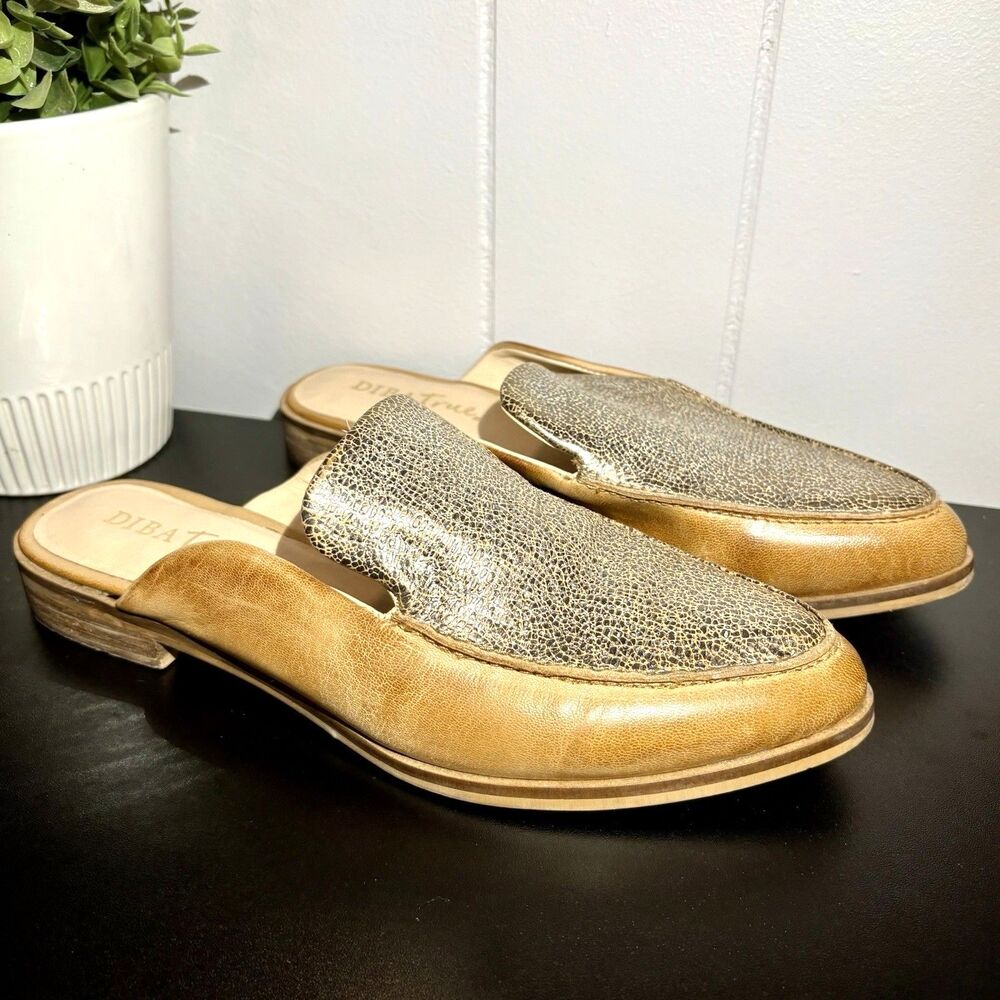 DIBA True Art Easel Womens Mules Size 8.5M Tan Leather Metallic Flat Slip On